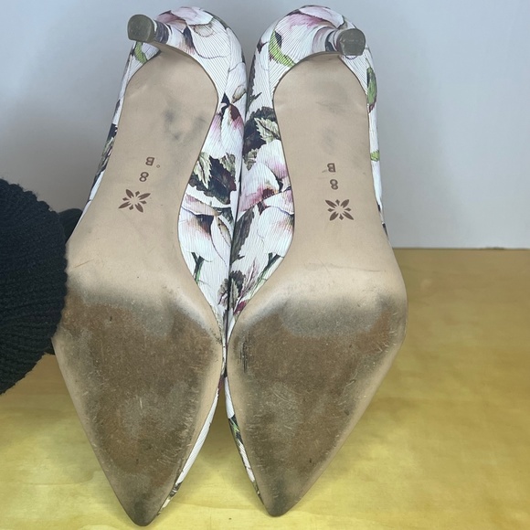 BCBGeneration Floral Print Pink 3" Heels Size US8 EUR38 - Preowned - Picture 7 of 8